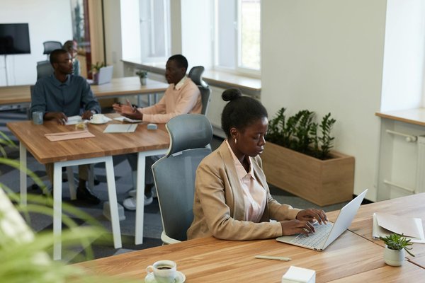 Exploration des Divers Modèles de Services de Santé en Entreprise
